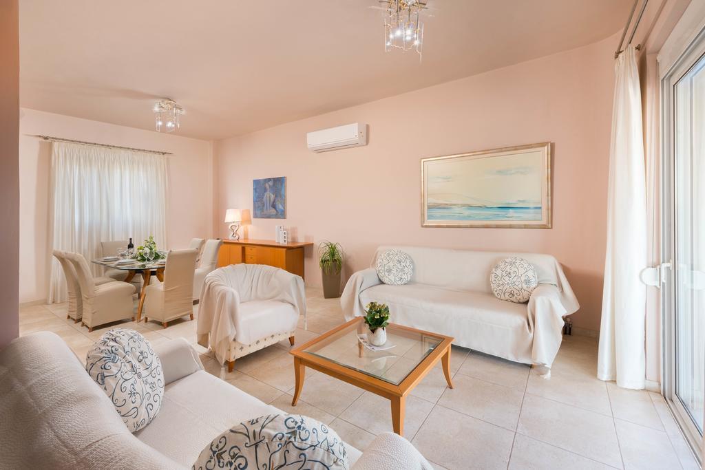 Marysol Luxury Villa เกนนาดี ภายนอก รูปภาพ