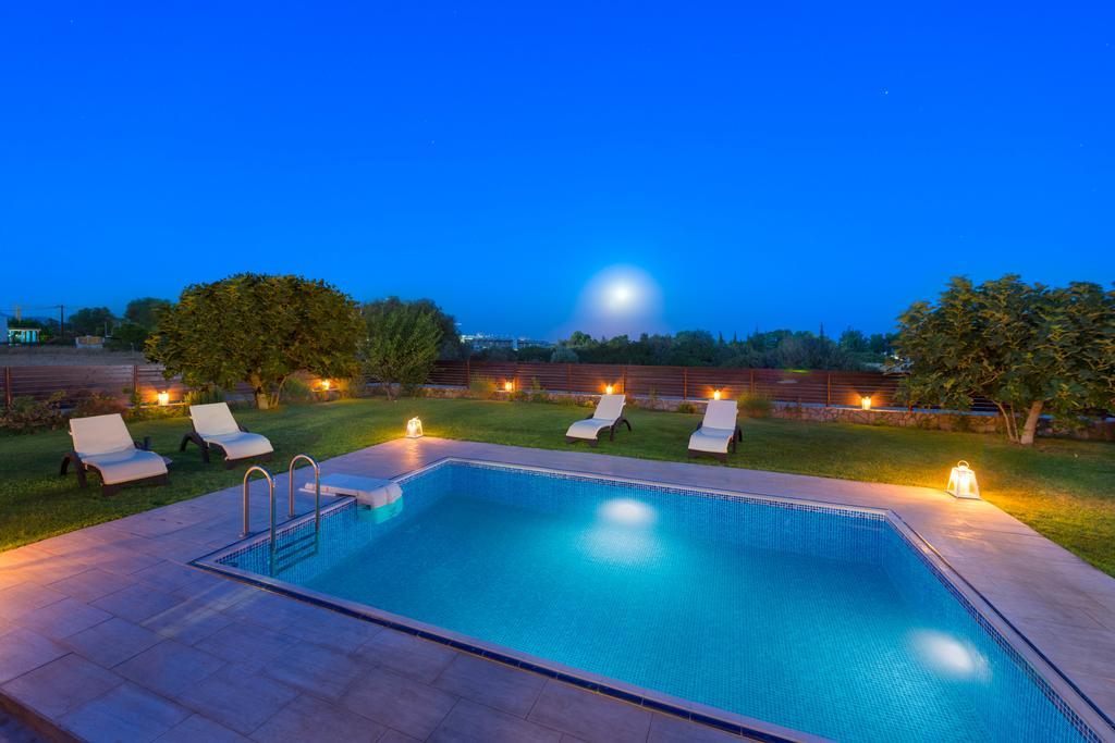 Marysol Luxury Villa เกนนาดี ภายนอก รูปภาพ